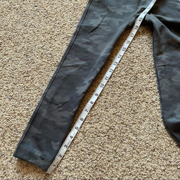 Spanx Womens Look At Me Now Seamless Leggings Sage Camo Print Cropped Shapewear - Picture 6 of 8